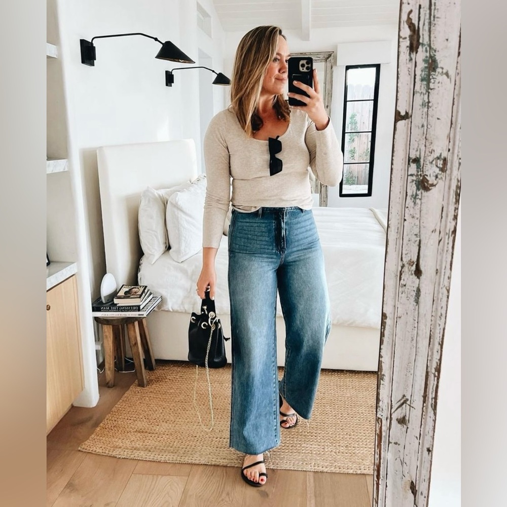 ✨sold✨Carly Jean Los Angeles Jaymee Vintage Wide Leg Jeans in Medium Wash size 9